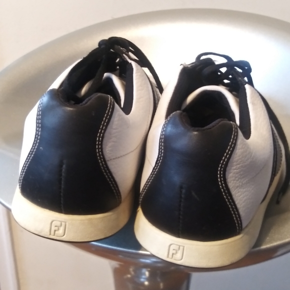 FJ Contour Casual Men's Golf shoes - Picture 3 of 9